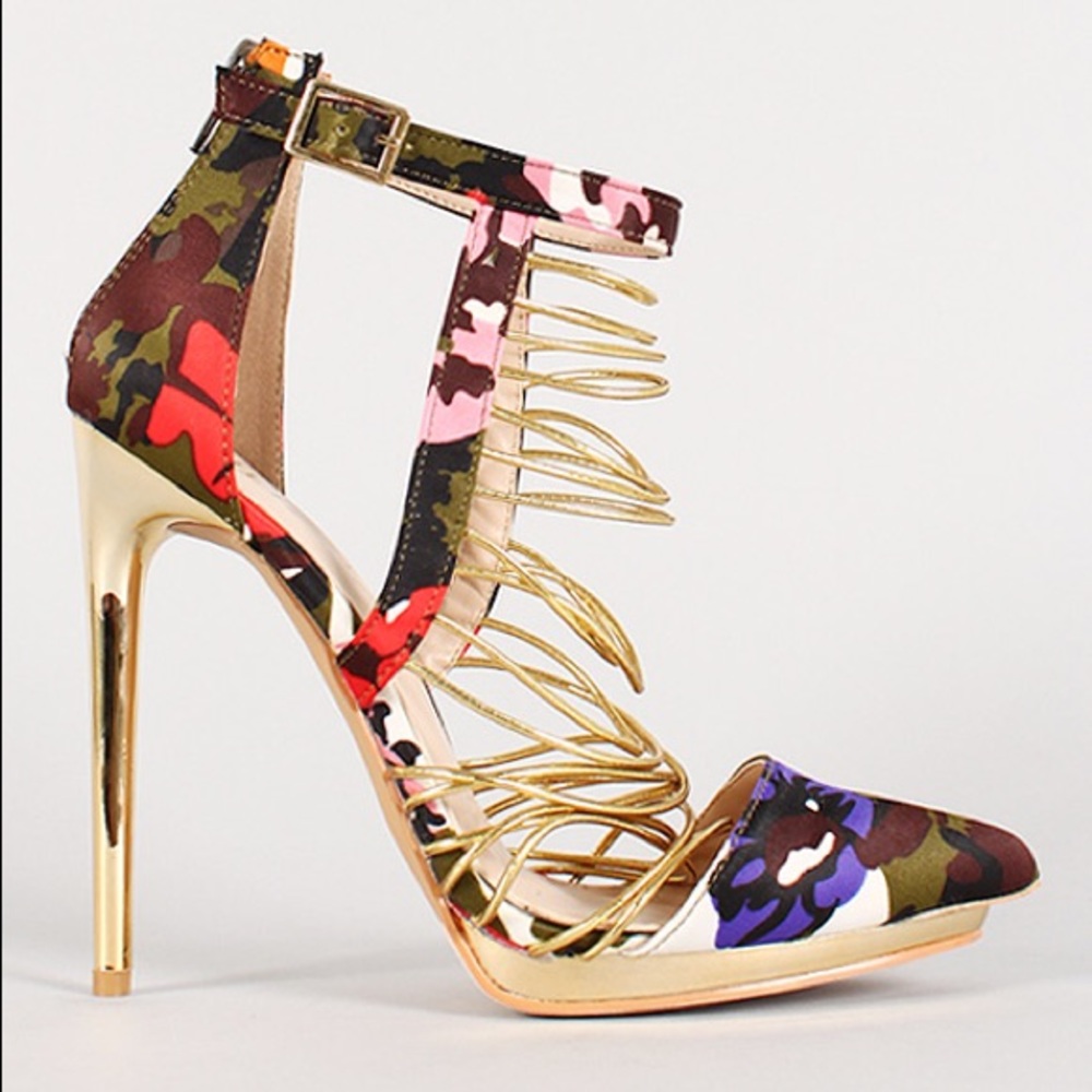 POINTED TOE ARMY CAMO HEELS W/ GOLD ACCENTS